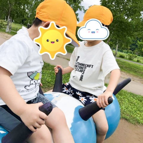 公園で遊ぶこどもたちの画像